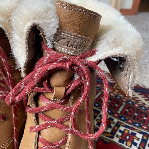 Like New - Clark’s Arctic Venture Winter Boots in Camel - Picture 3 of 9